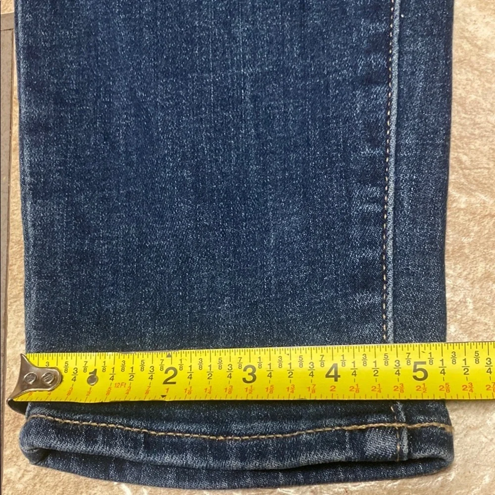 Lucky Brand Ava Mid Rise Size 8 Jeans with Rich Indigo Finish - Picture 8 of 11